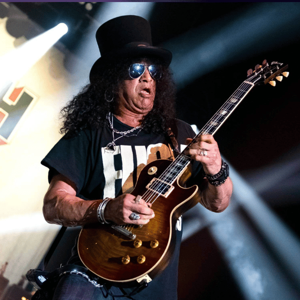 Imagem historia do  SLASH o "REI do ROCK"