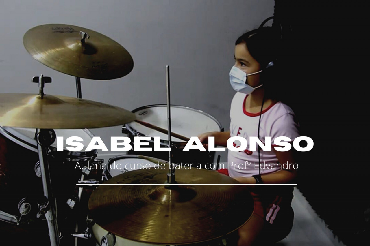 Imagem Aluna de bateria Isabel